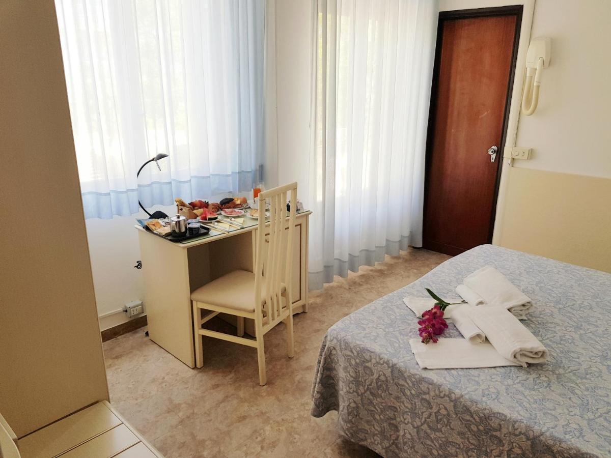 Rivazzurra Hotel Pesaro Eksteriør billede
